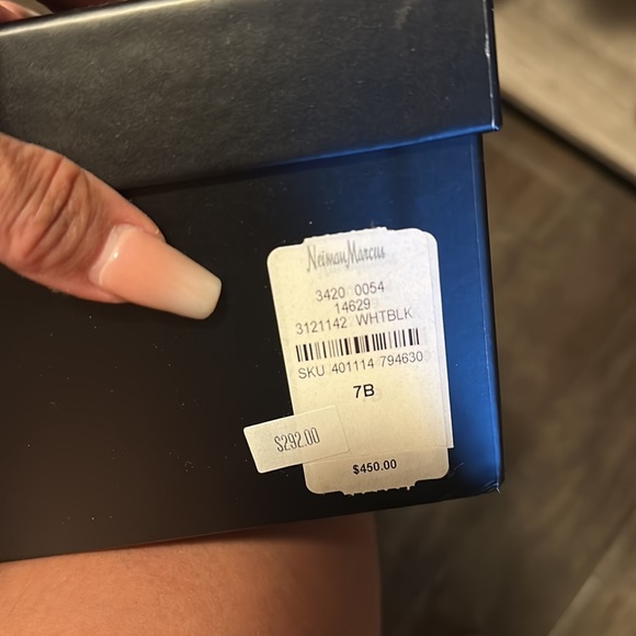 Like new Versace white pool slides 7 - Picture 7 of 8